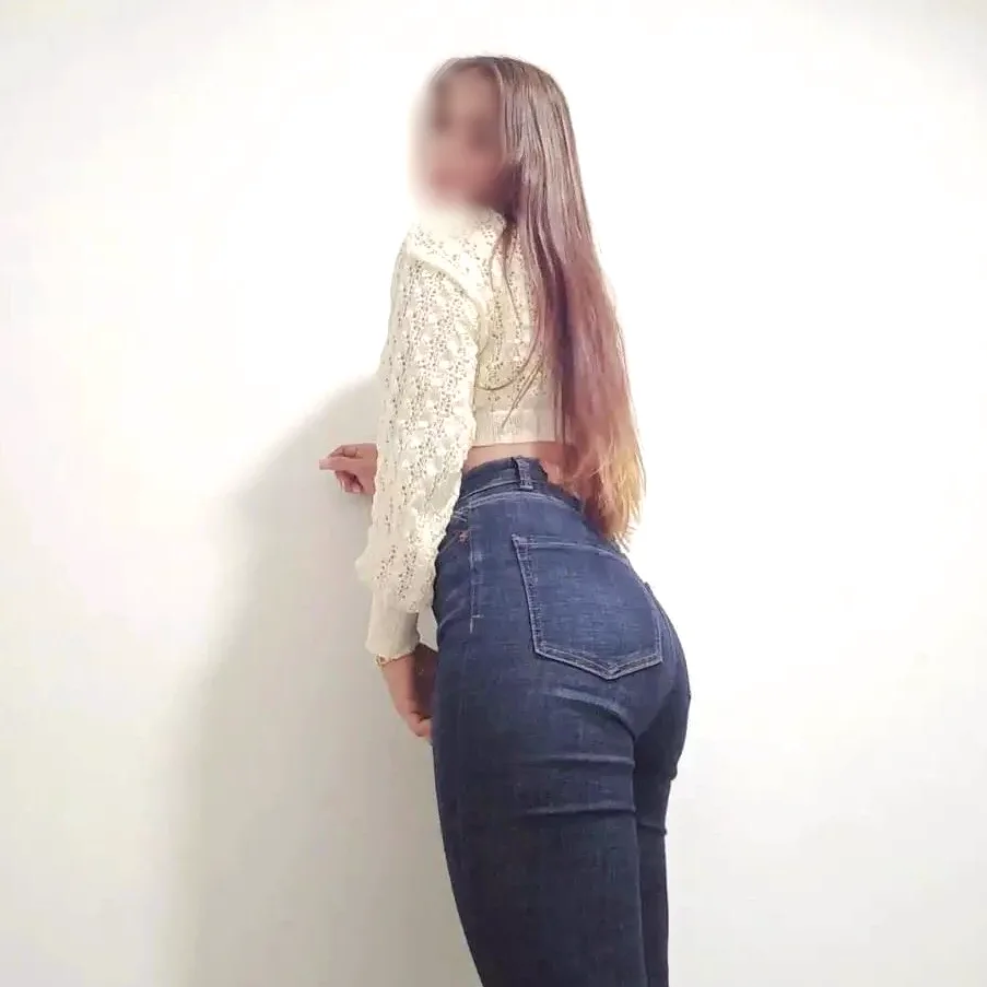 Ines, 28