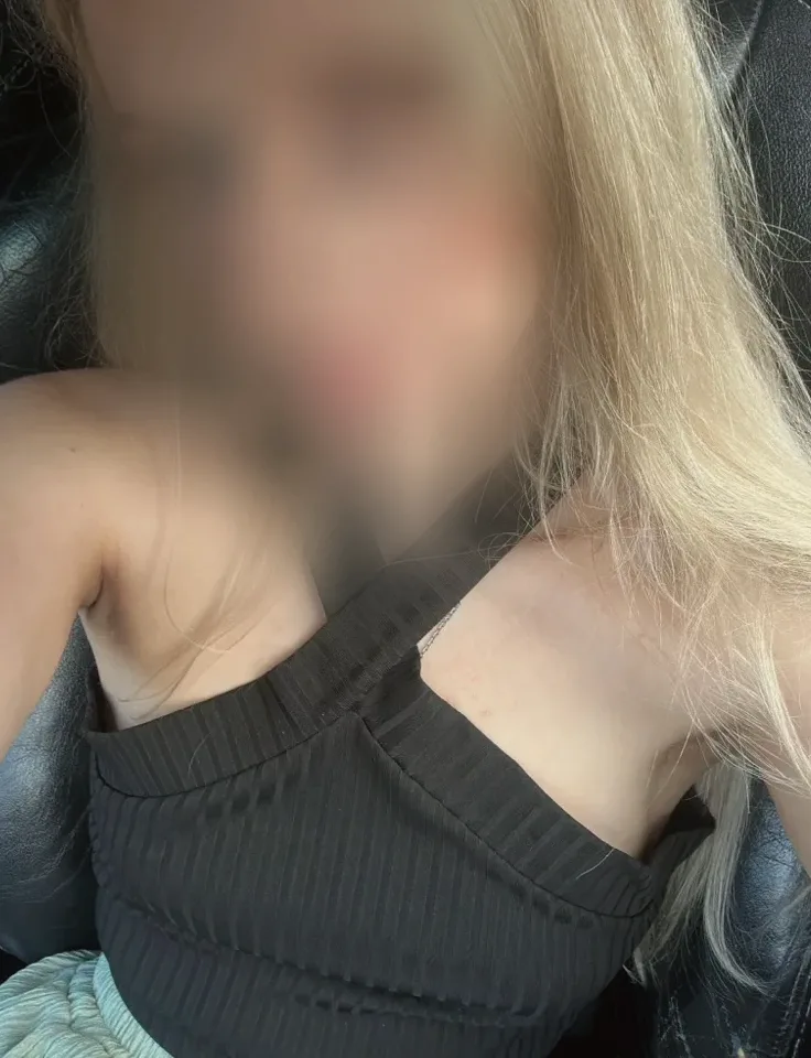 Monica, 26