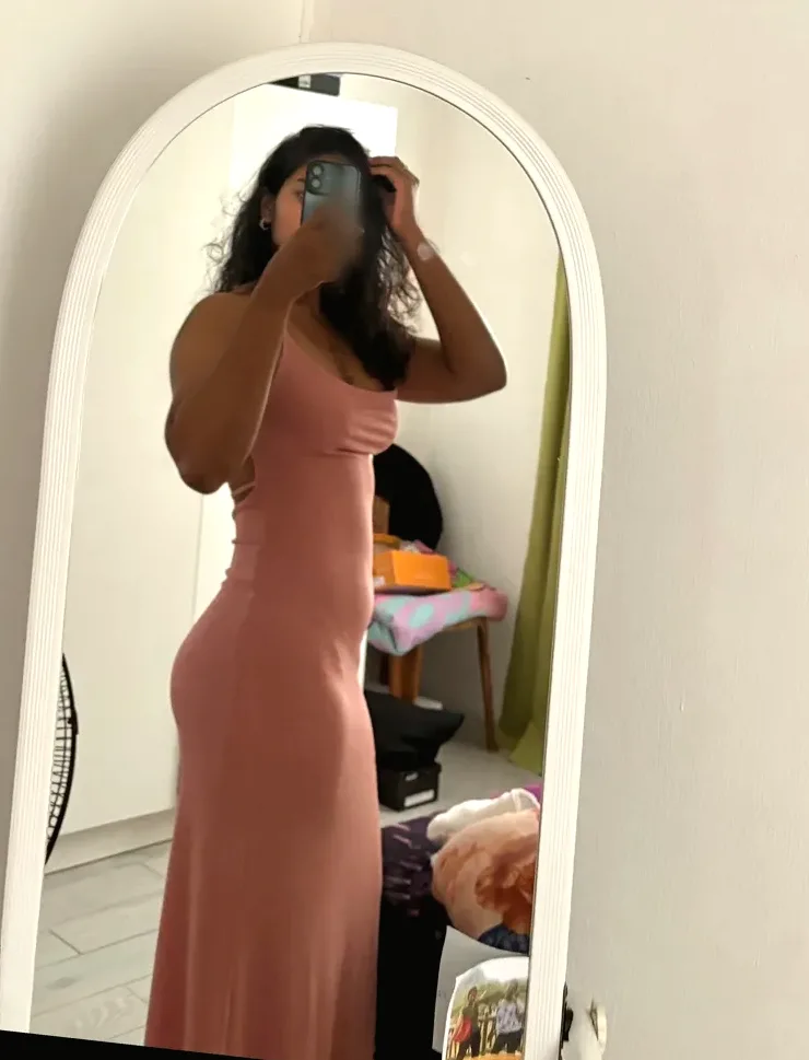 Sanela, 28